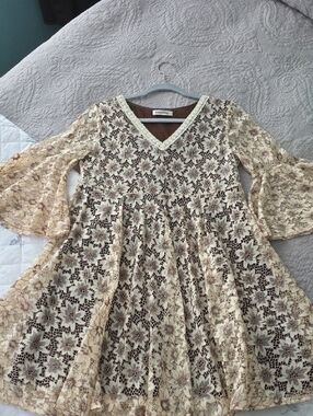 Lace Floral V-Neck Bell Sleeve Dress in Cream